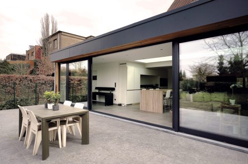 extension de maison moderne baies vitrées