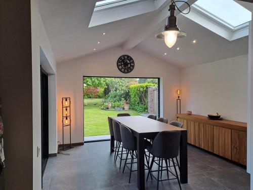 intérieur-extension-de-maison-salle-a-manger