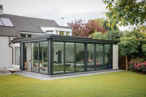 veranda en aluminium exterieur profil gris